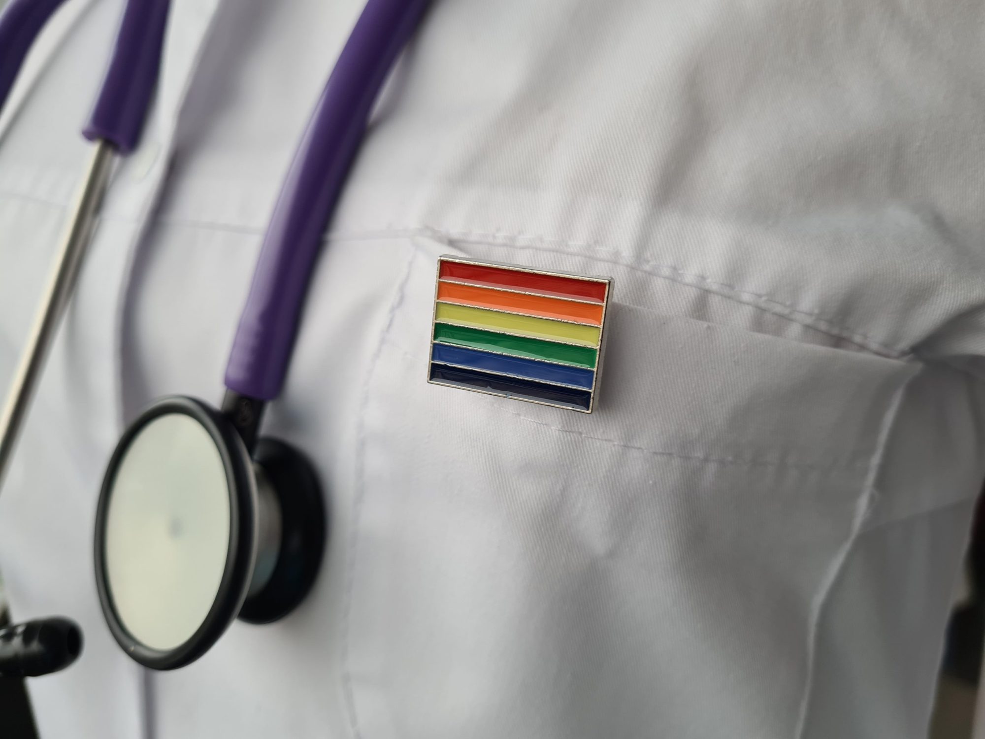 Gender clinic reveals closure amidst leaked emails