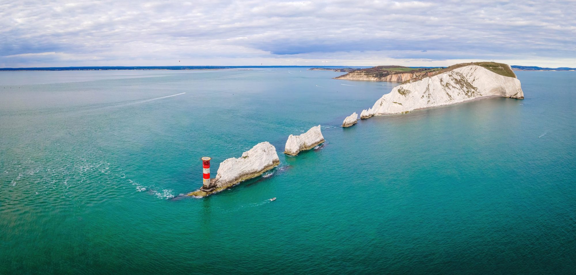 WightFibre, in collaboration with Curia, has released a groundbreaking report detailing the economic, social, and environmental benefits of the full-fibre broadband rollout on the Isle of Wight.