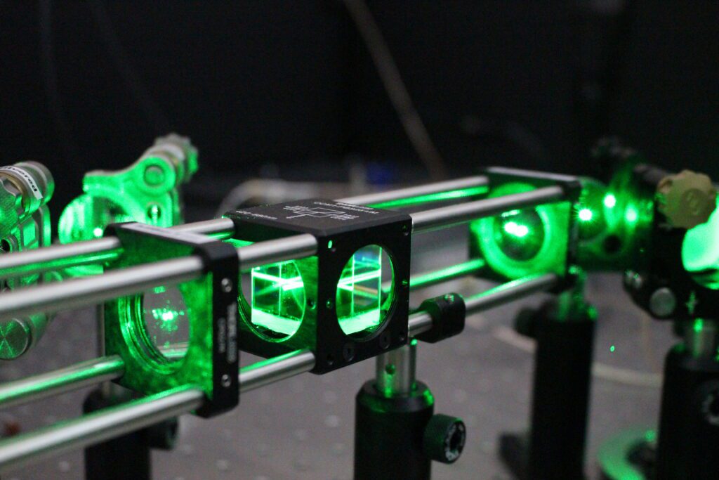 A photonics beamsplitter on an optical table (Photo: Gavin Morley)