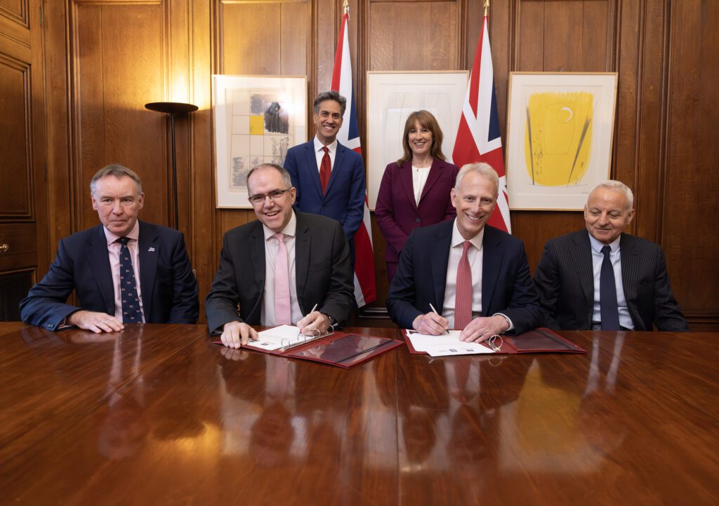 Secretary of State for Energy Security and Net Zero Ed Miliband and Chancellor of the Exchequer Rachel Reeves attend the Wylfa Government SMR (Small Modular Reactor) contract signing, alongside Chris Cholerton, CEO of Rolls-Royce SMR; Simon Bowen, Chairman of GBE-Nuclear; Tufan Erginbilgic Chief Executive Officer (CEO) of Rolls-Royce Holdings and Simon Roddy, CEO of GBE-Nuclear. Photo Shaun Curry / DESNZ