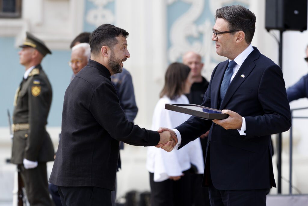 Prime Minister Andy Burnham meets Ukrainian President Volodymyr Zelensky in Kyiv, demonstrating how political leadership, public trust and democratic solidarity are communicated through both words and actions. (Photo: Lauren Hurley/No 10 Downing Street)